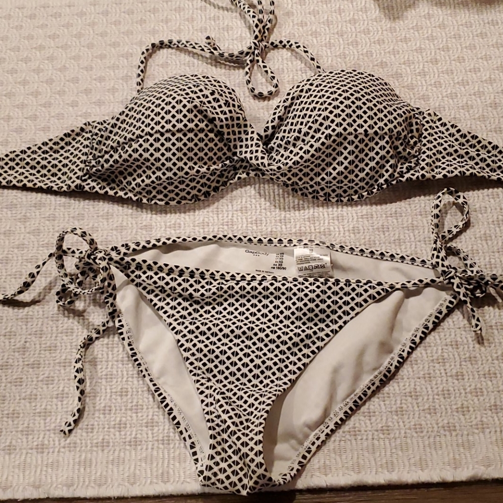 Gap body bikini